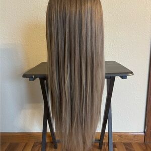 Chelsea Smith Crowns light brunette long straight Wig